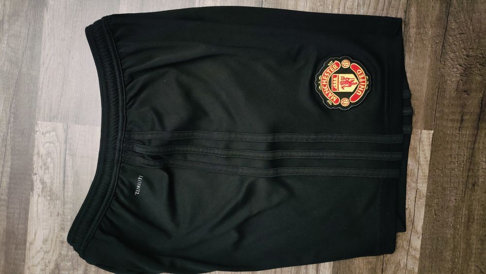 pilkarskie spodenki ADIDAS Manchester United