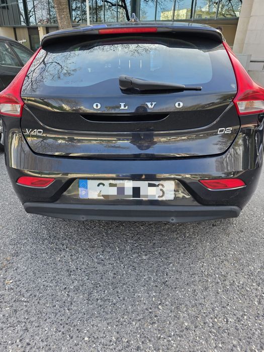 Volvo V40 D2 (2014) – Impecável | 125.000 km