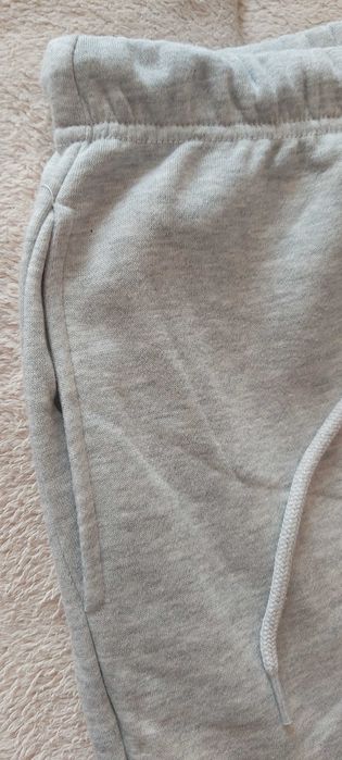 Spodnie dresowe nieużywane rozm. L