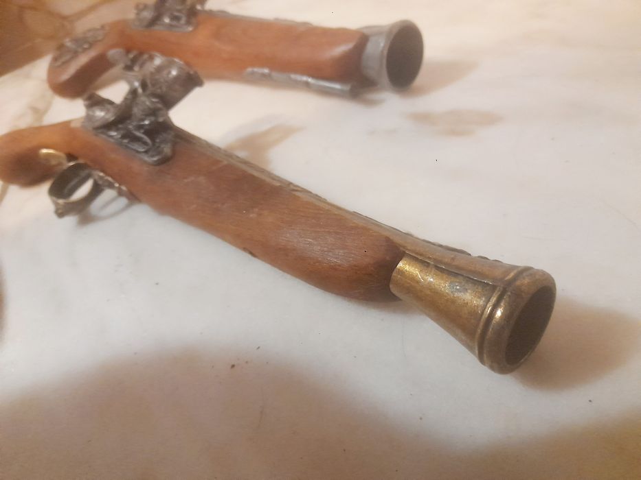 Conjunto de 2 Réplicas Pistolas de Pederneira Antigas