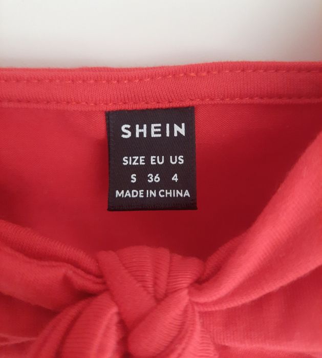 Top com laço shein