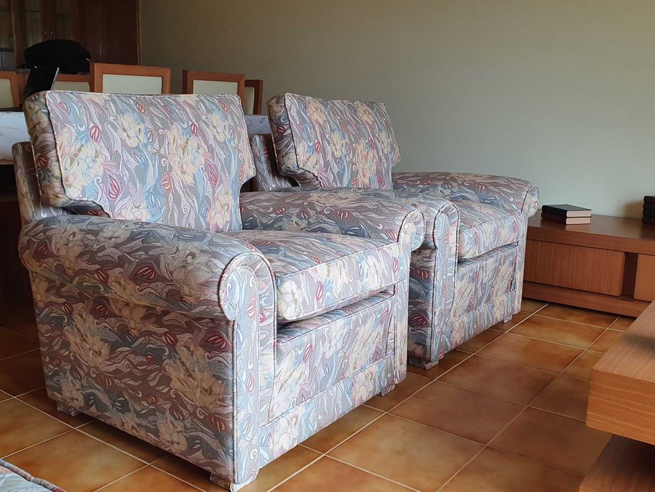 3 sofás - Vendo em conjunto ou em separado.