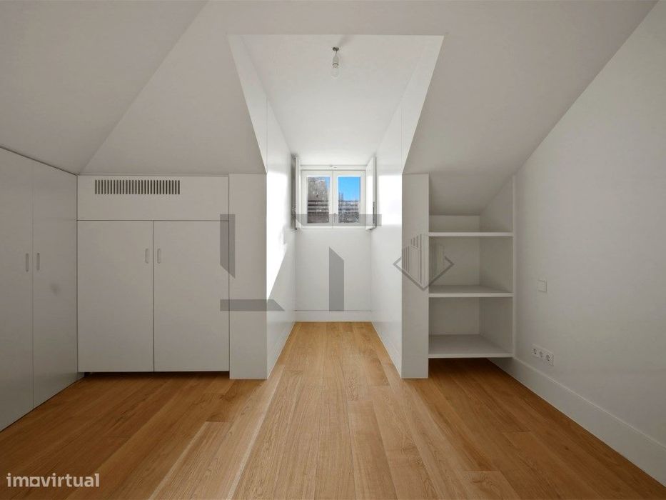 Apartamento T2 com Garagem para Venda junto à Av. da Liberdade, Lisboa