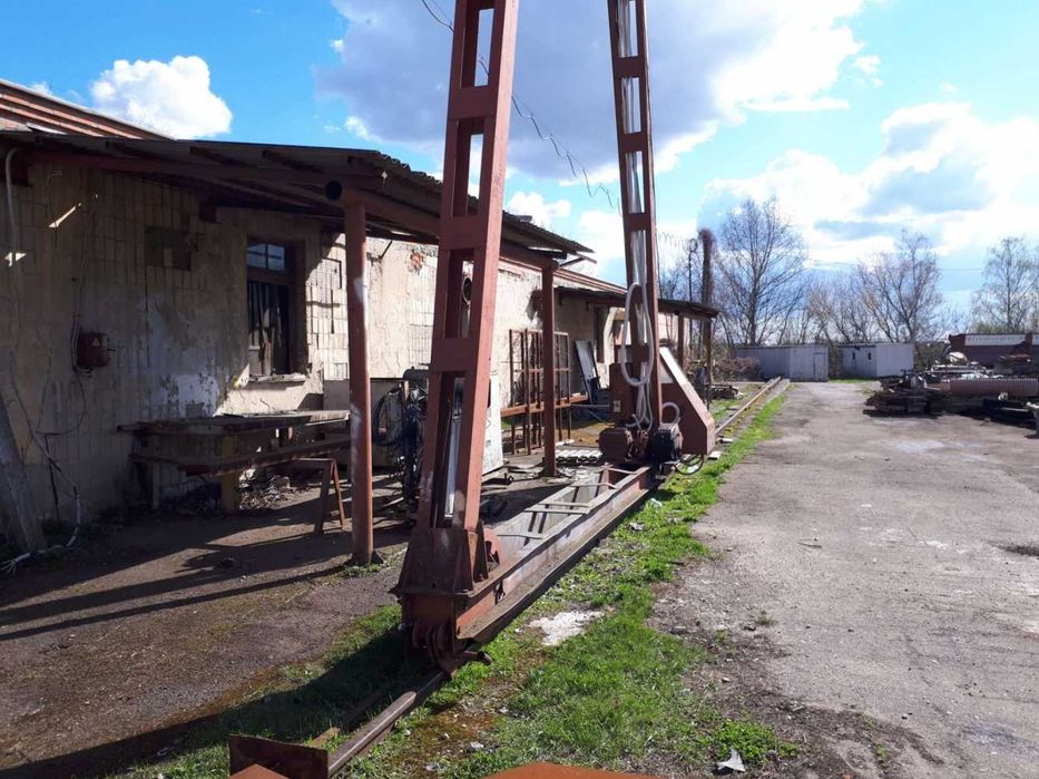 Промислово - виробниче приміщення з козловим краном та металевий ангар