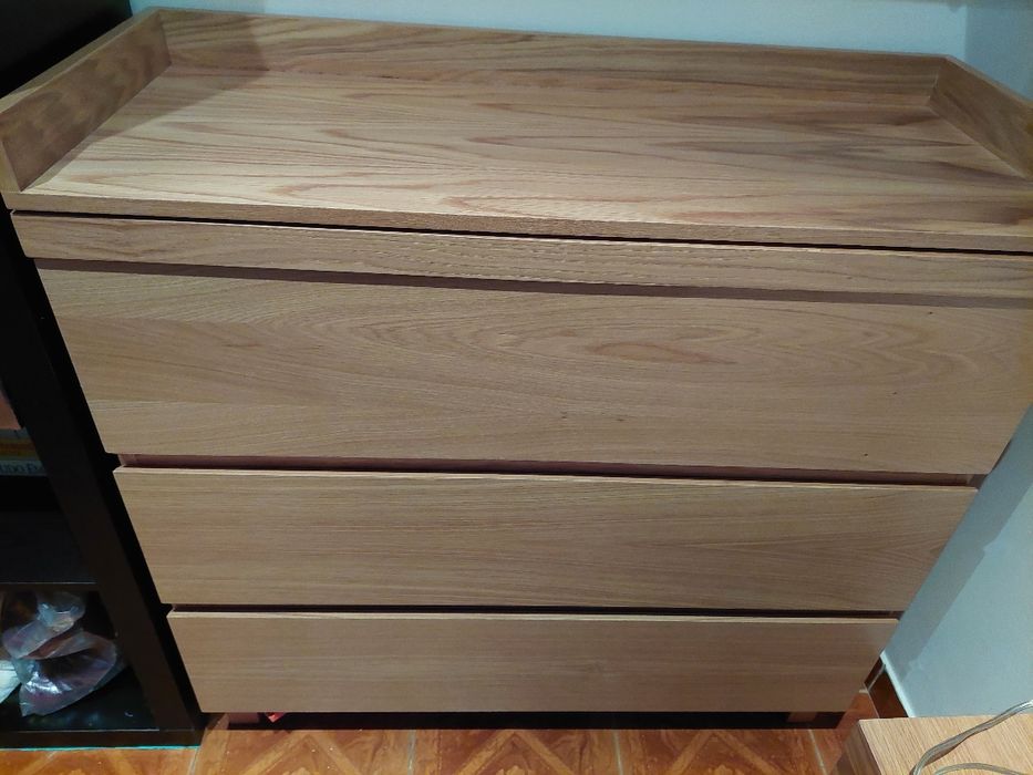 Cómoda e duas mesas de Cabecereira