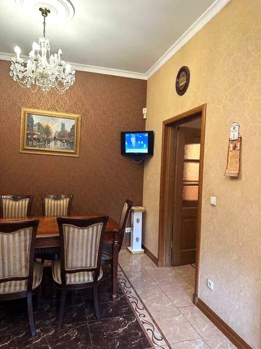 р Будинок в самому центрі Рівного — автономне опалення, гараж, барбекю