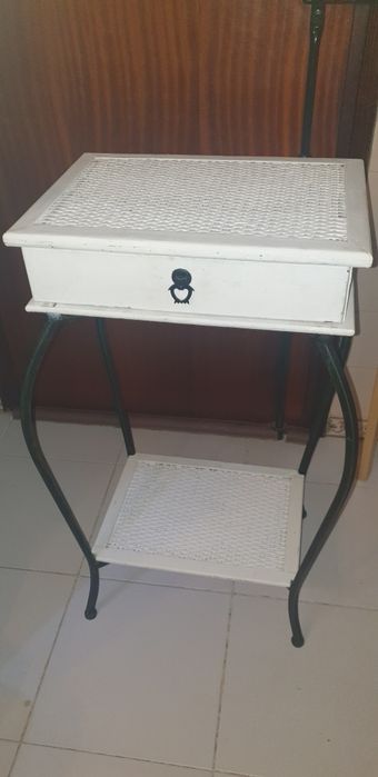Mesa de apoio ou mesa de cabeceira  vintage