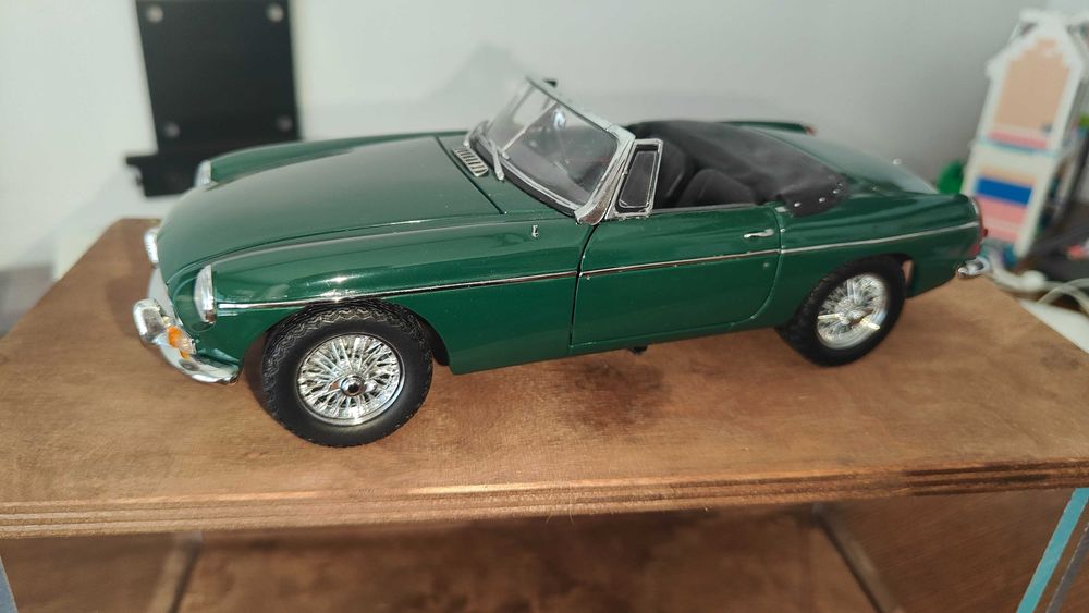 Kyosho MGB Roadster (1:18)