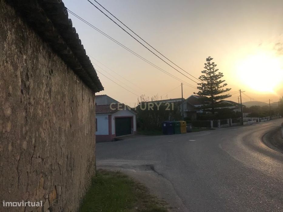 Terreno Urbano 686M2 | Viabilidade Construção | 3 Moradias Geminadas O — Abrigada E Cabanas De Torres, Lisboa