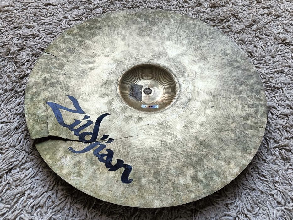 Talerz perkusyjny ZILDJIAN PLANET Z CRASH 16"