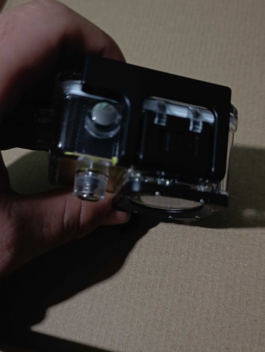 Екшн камера з кріпленням. На шолом