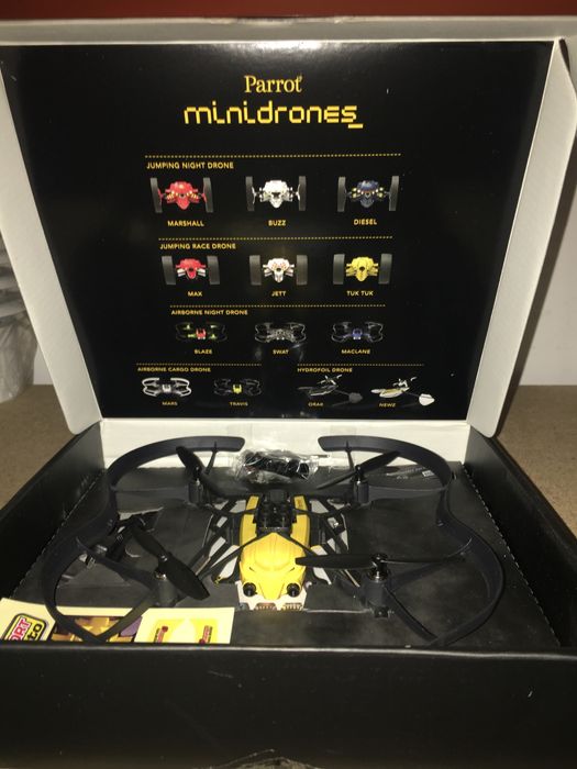 Parrot com Travis - Drone - Novo