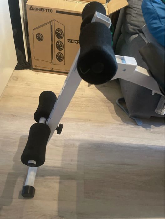 ławka do cwiczenia brzuszkow