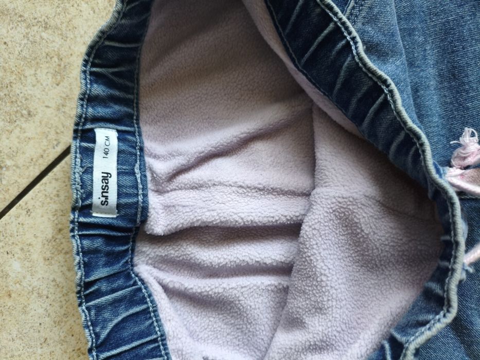 Dżinsy ocieplane polarem r. 140