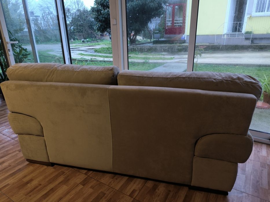 Sofá confortável bege