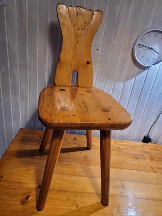 Stół i krzesła góralskie