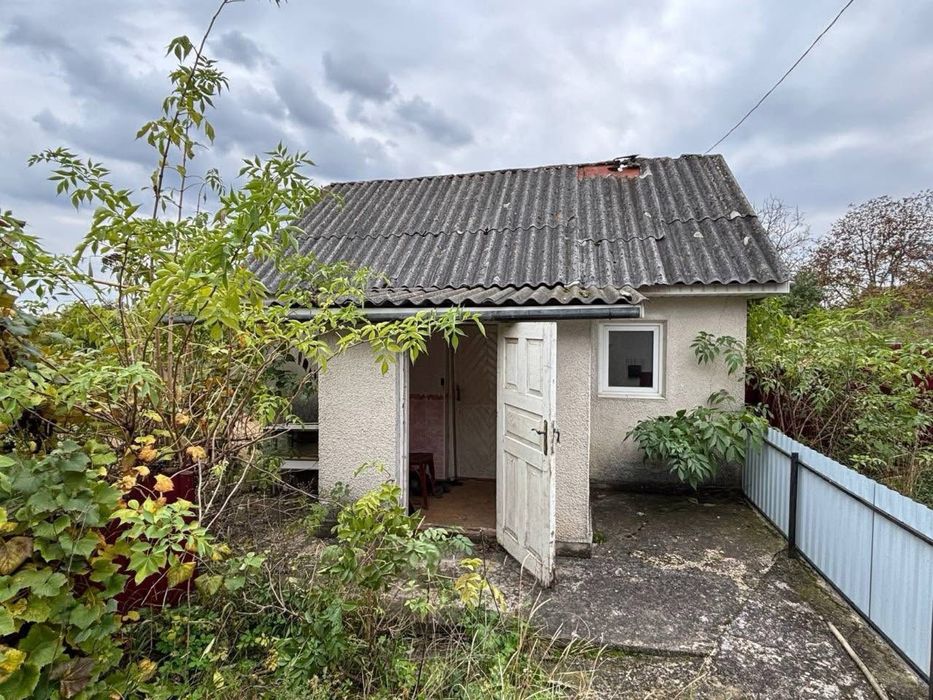 Продам будинок неподалік міста