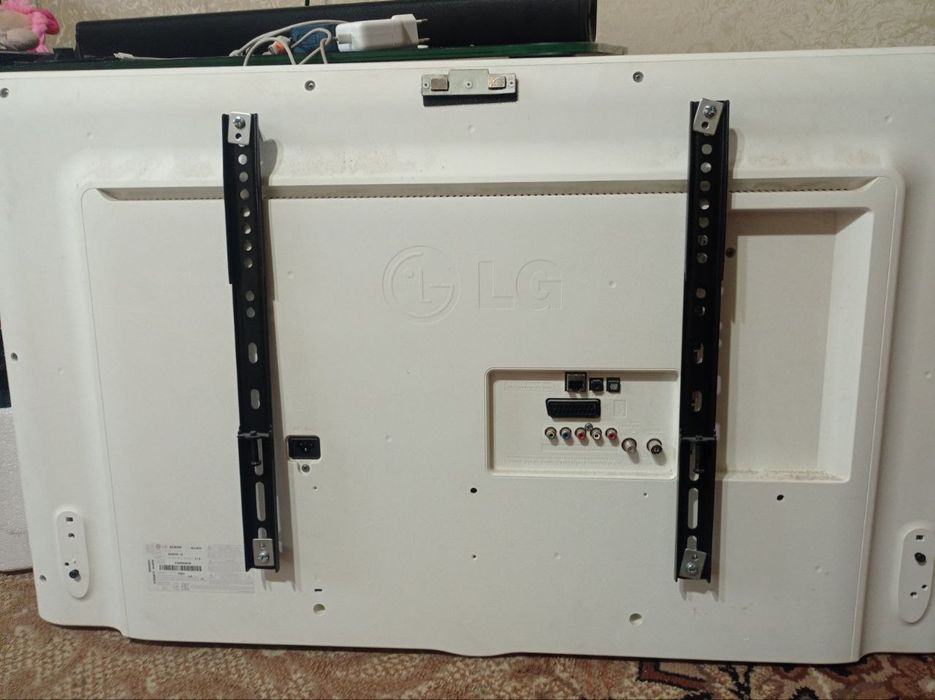 Телевізор LG 42"