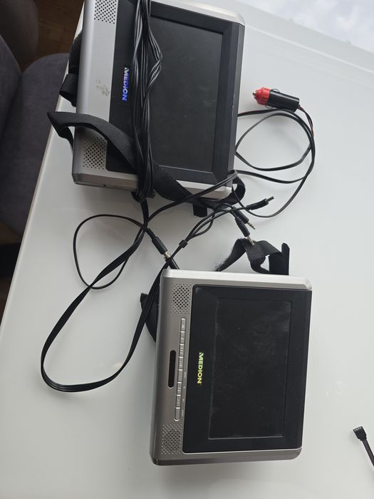 Dvd  z usb do auta 2 monitory