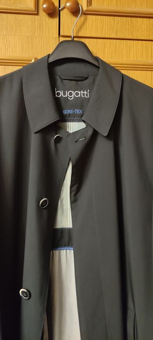 Чоловічий плащ Bugatti з мембраною Gore-tex чорного кольору