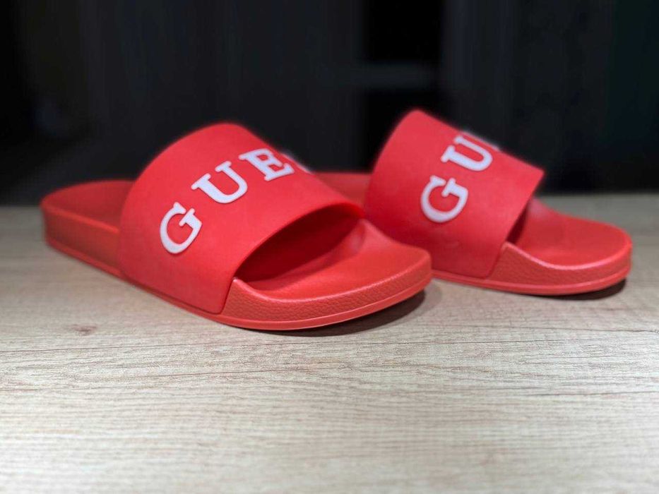Шльопанці  Guess