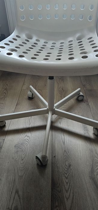 Fotelik biurowy regulowany