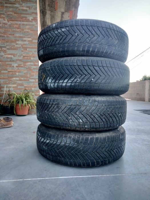 Pneus medida 215 / 70R16 seminovos e jantes BMW série 1