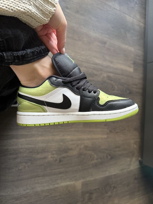 Air Jordan 1 Low Snakeskin Vivid Green us 6