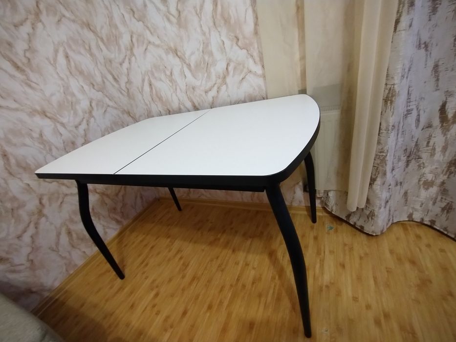 Стіл розкладний новий