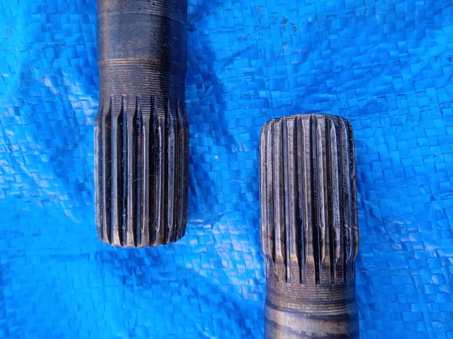 // Продам // Полуоси заднего моста москвич 2140 \\