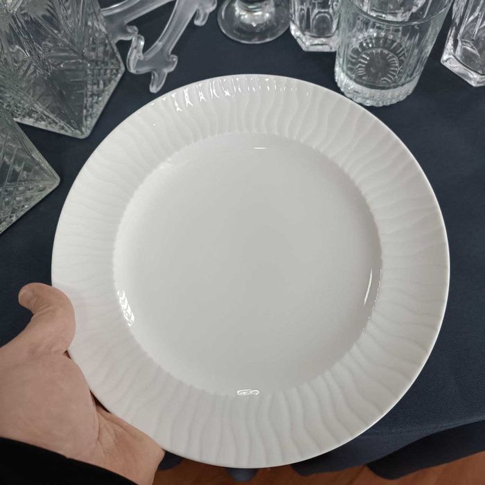 Тарілка порцелянова з хвилястим бортом 24 см RAK PORCELAIN