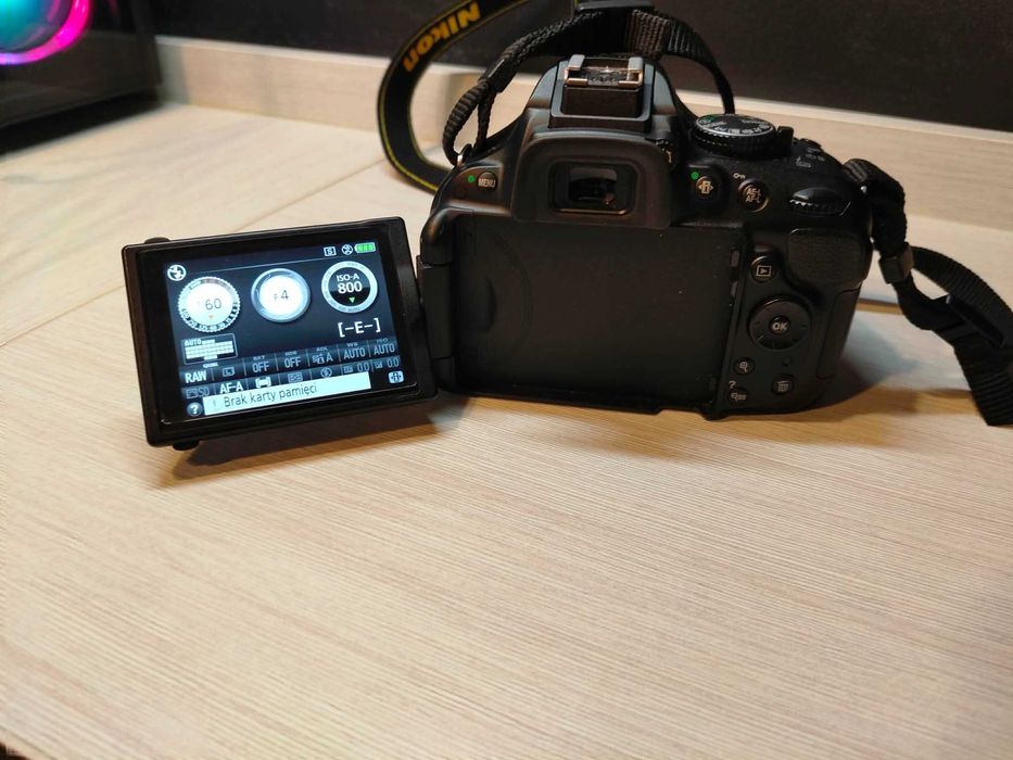 Aparat lustrzanka NIKON D5200 + OBIEKTYW 18-55 mm