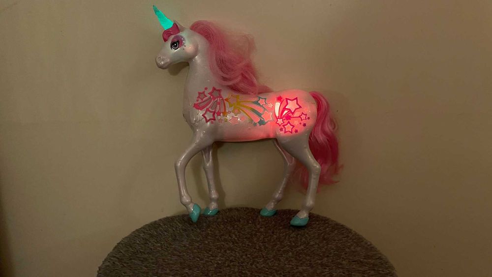 Barbie Unicórnio música e luzes arco-íris