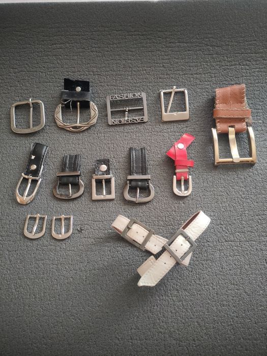 Пряжки  металеві