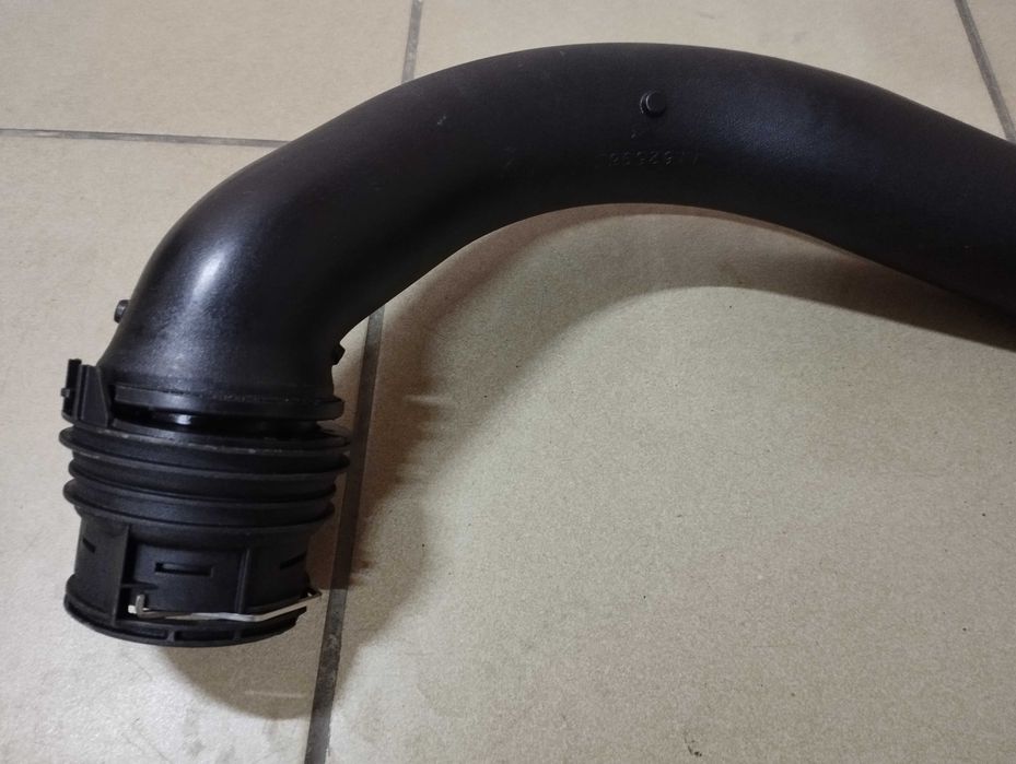 BMW X3 G01 X5 G05 7 G11 3 G20 5 G30 4 F36 Патрубок повітряний турбіни 13718601683 воздуховод на турбіну