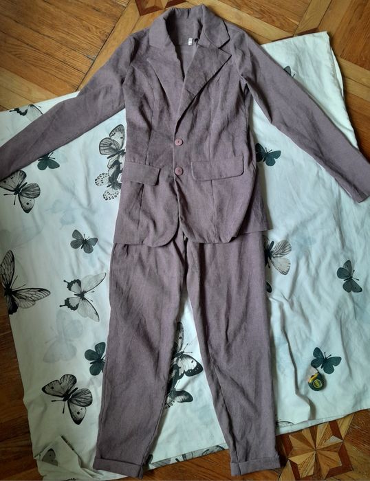 Сукні, костюми, платтячка жіночі