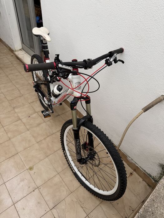 Cannondale Rize (BTT de suspensão total, alumínio, 26")