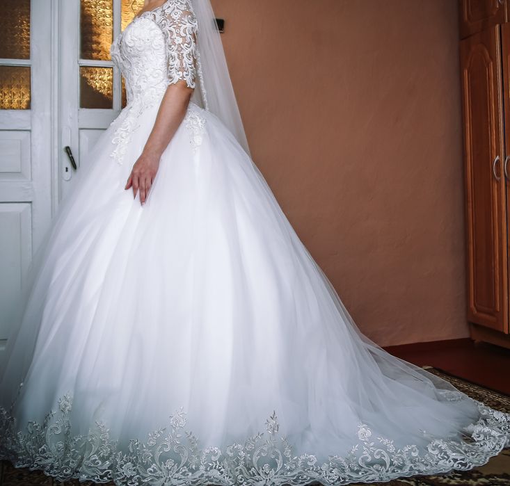 Продаж весільного плаття