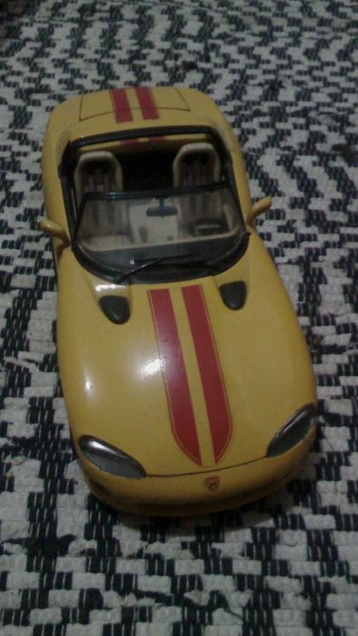 3 Carros de Coleção 25cm de comprimento