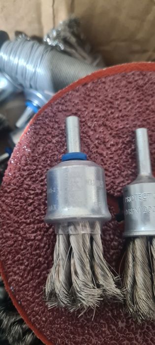 Щітки для чистки металу алюмінію