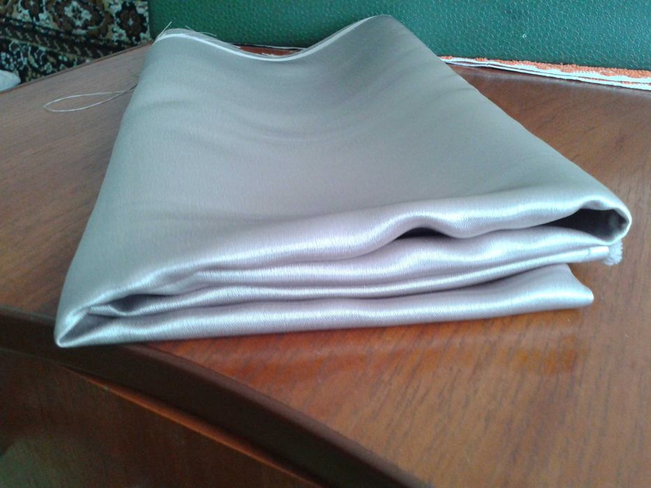 Продам атласную ткань 1,5х0,62м ( цена за отрез)