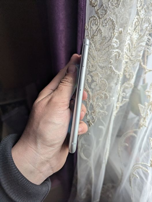 Apple iPhone 8 (64gb) - опис
