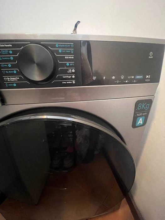Máquina de Lavar Roupa BECKEN BoostWash BWM8812IX