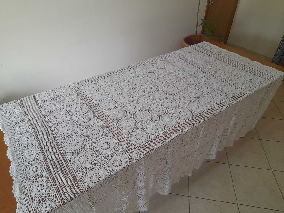 Toalha de renda mesa 2,30x2,10 antiga bem conservada
