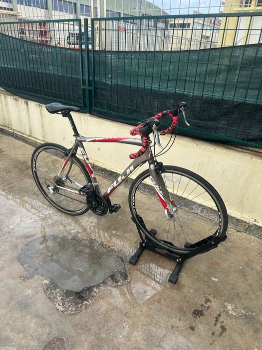 Bicicleta de estrada Fuji em muito bom estado