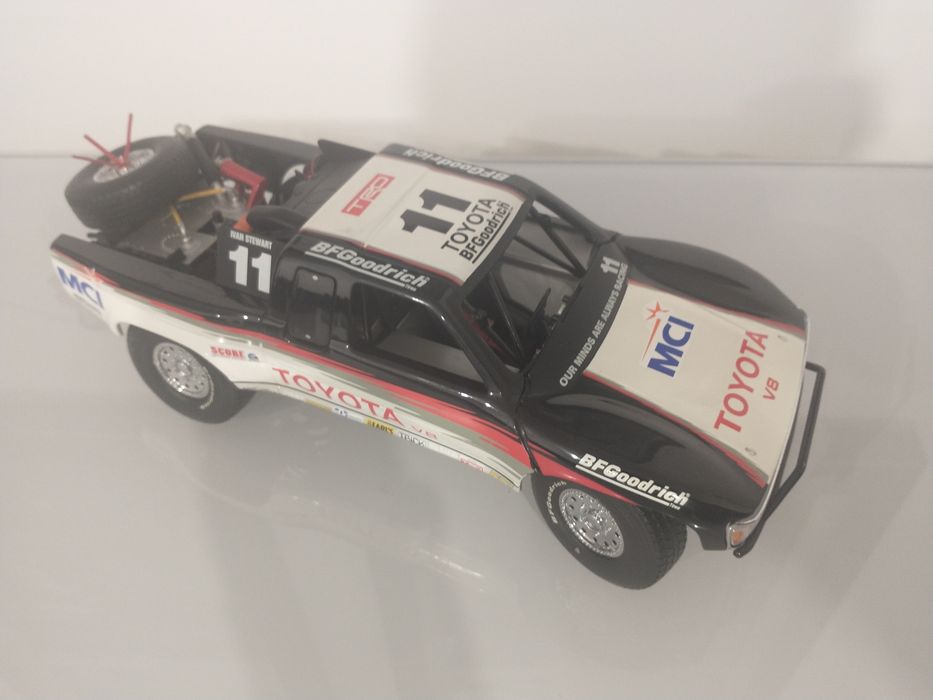 AUTOart トヨタ TOYOTA TROPHY-TRUCK 1:18 AUTOart】TOYOTA TROPHY TRUCK 1/18｜Yahoo!フリマ（旧PayPay