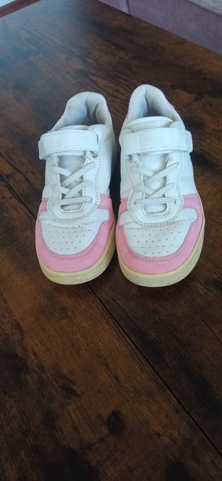 Buty dziewczęce sportowe