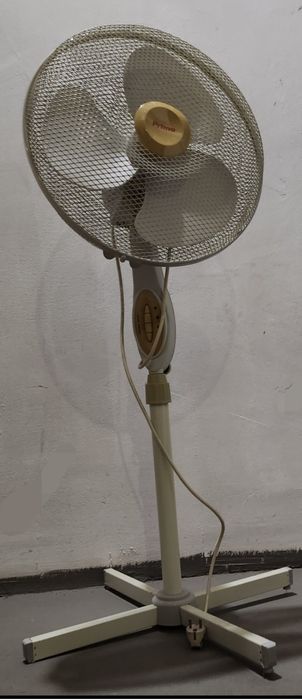 Wiatrak pokojowy stojący