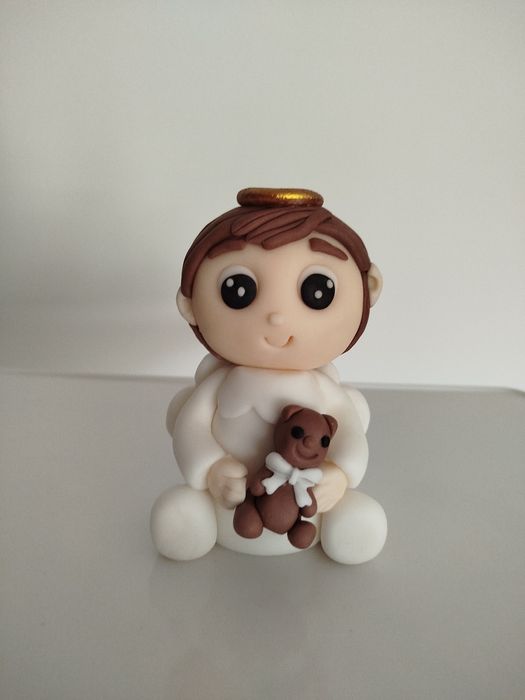 Aniołek chłopiec figurka na chrzest