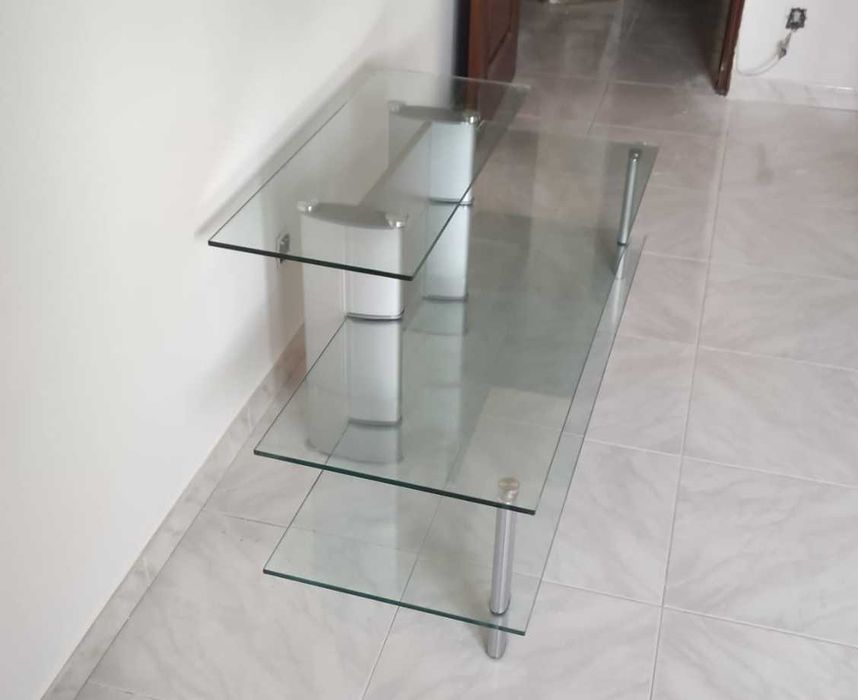 Mesa de sala para TV e aparelhagens